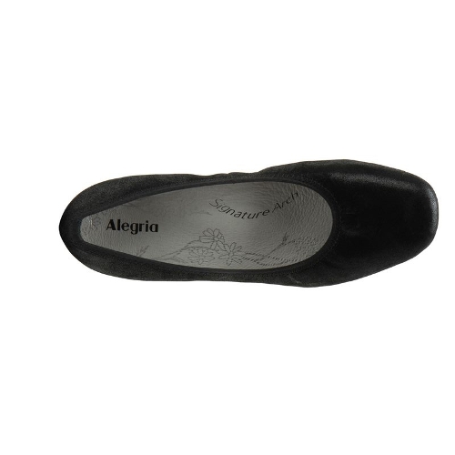 STRIKING ARIELLE - Perspective 3